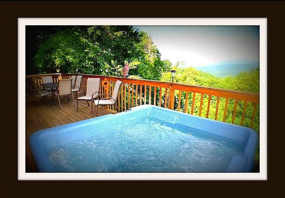 Bearly Hidden Ridge 5 Bedroom Cabin by RedAwning