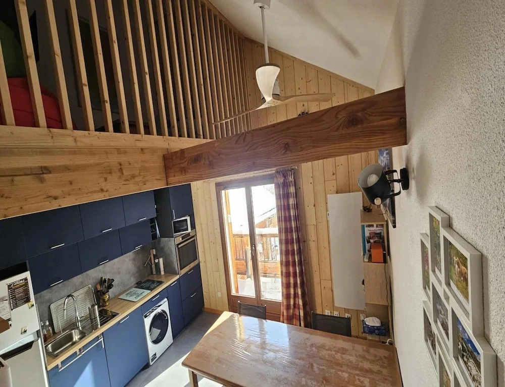 Alpine Retreat With Balcony and Parking