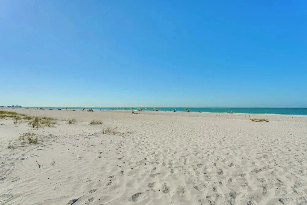 1 Block to Treasure Island Beach: Gem w/ Hot Tub