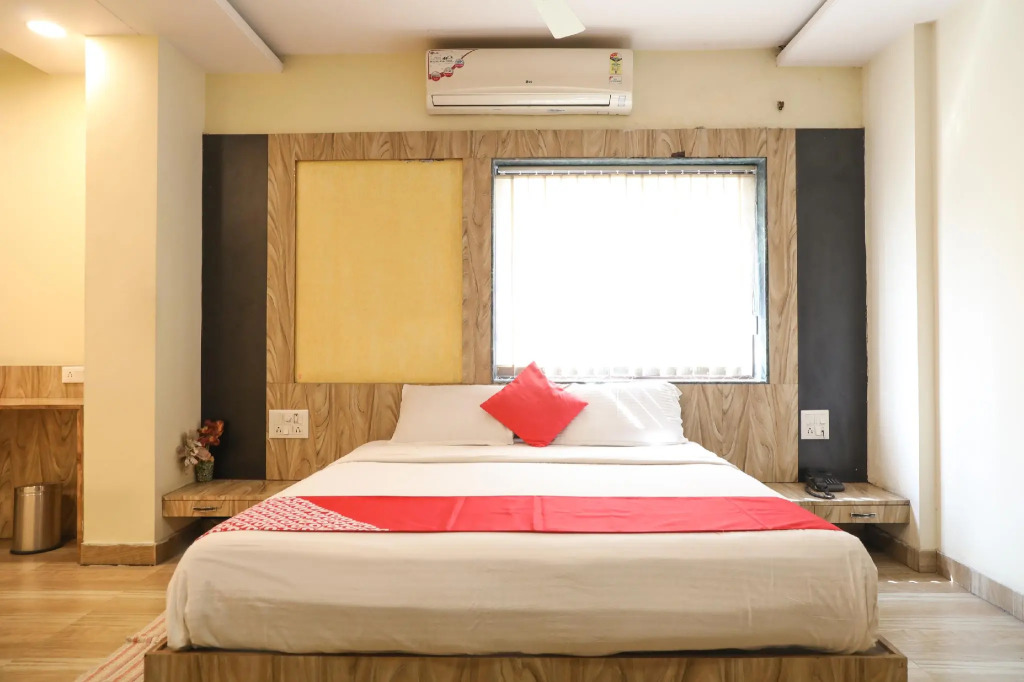 Collection O 8115 Hotel Vinayak Inn