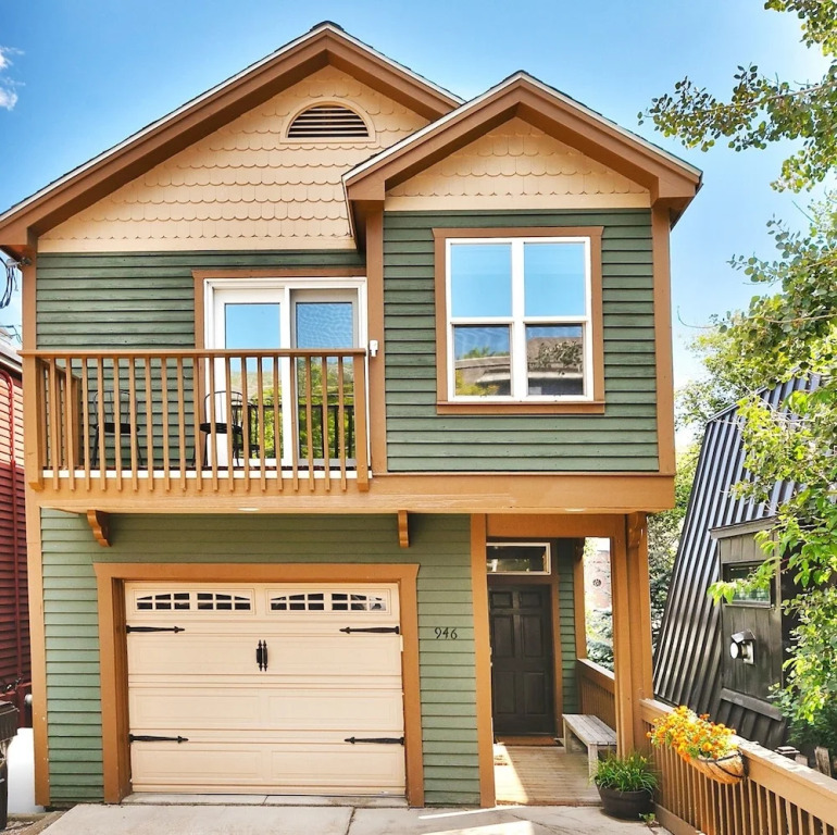 Woodside Haus 3 Bedroom Home by RedAwning