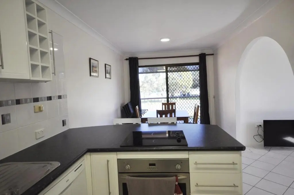 Crystal Waters-2 bed, 2 bathroom, Beachfront Unit!