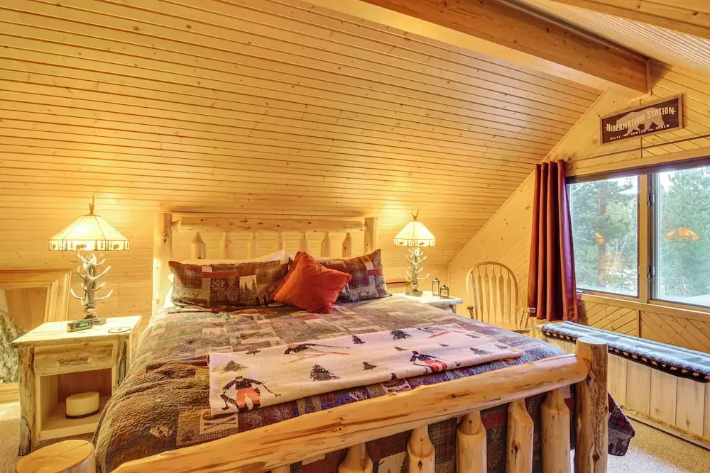 2 Mi to Rocky Mountain Nat'l Park: Cabin w/ Views