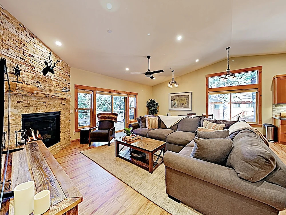 New Listing! Stylish All-season Oasis, Near Slopes 3 Bedroom Home