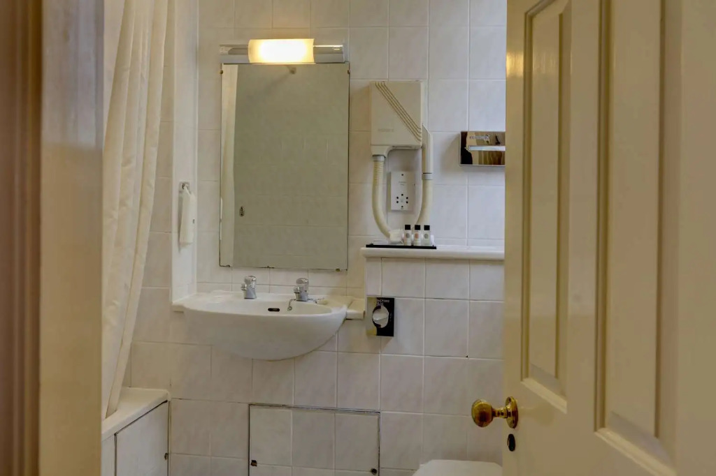 Crown & Mitre Hotel