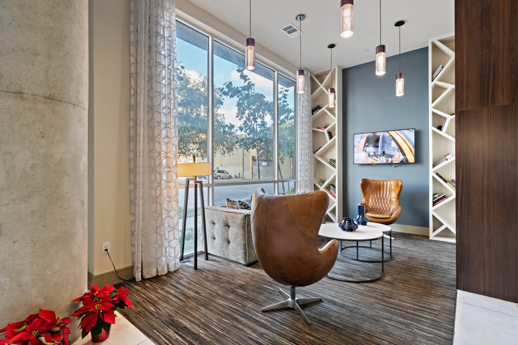 Downtown Location ✔Deep Cleaned ✔Modern Living