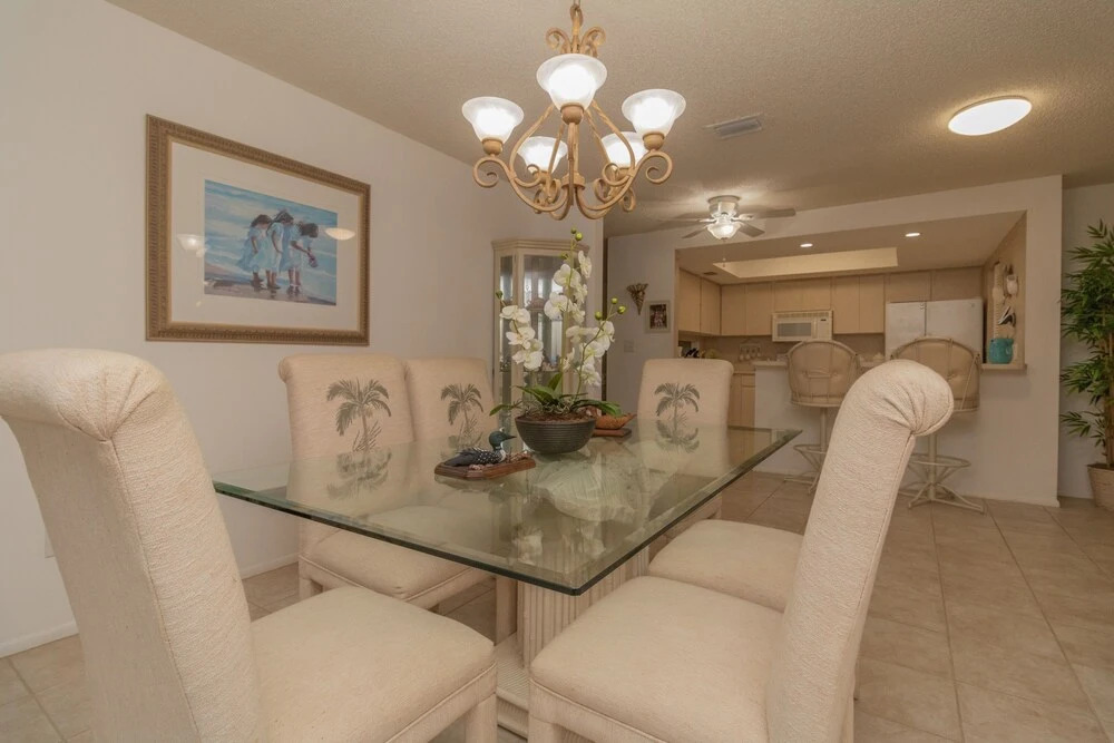2 Bedroom With Community Pool Close To The Beaches 2 Condo by Redawning
