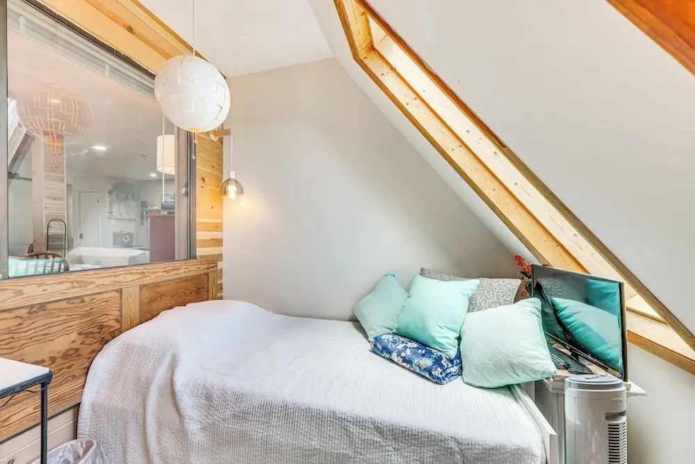 Walk to Slopes: Snowshoe Condo w/ Sunroom