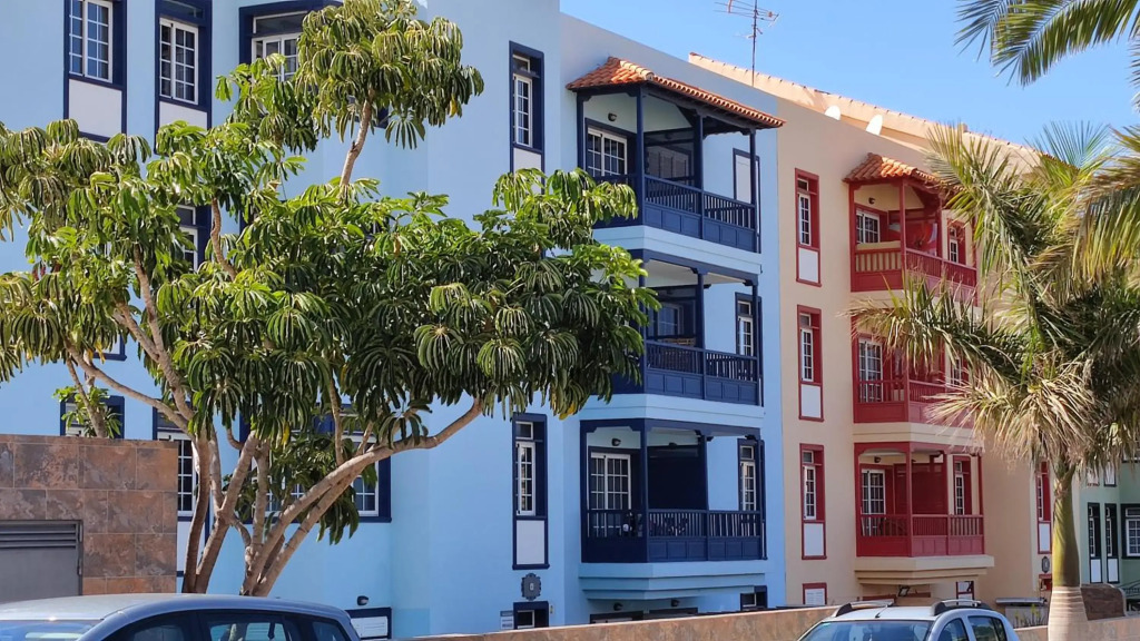 Hübsche Ferienwohnung mit 2 Schlafzimmern, Pool und WLAN, Strandnähe
