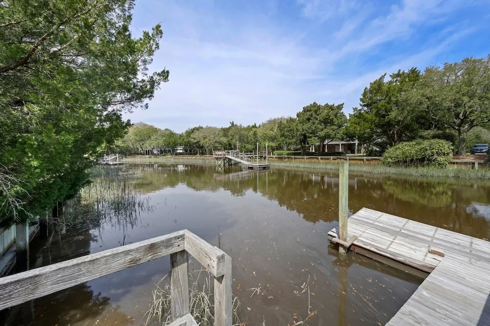 This Vibrant Family Home Features 8 Bedrooms, And 8 Bathrooms, Ocean And Creek Views Home by Peace Vacations