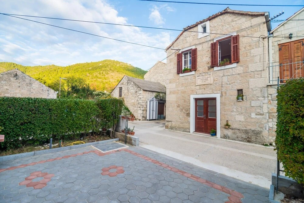 Villa Nives - Three-bedroom Villa With Terrace and Sea View ID Direct Booker 7001
