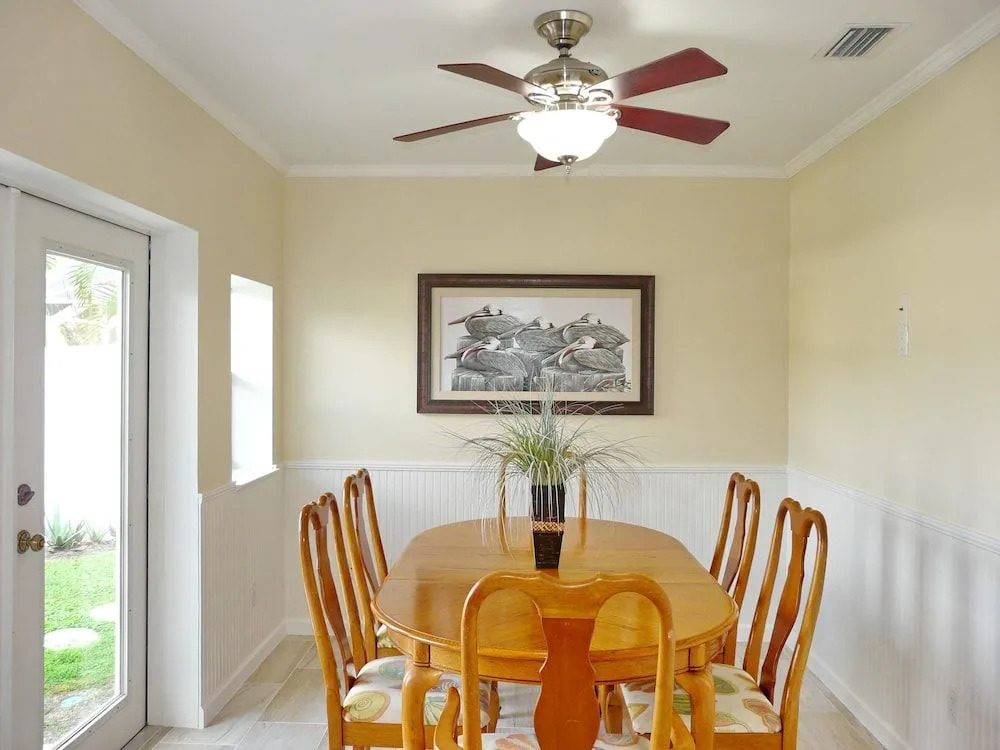 819 Chestnut Court