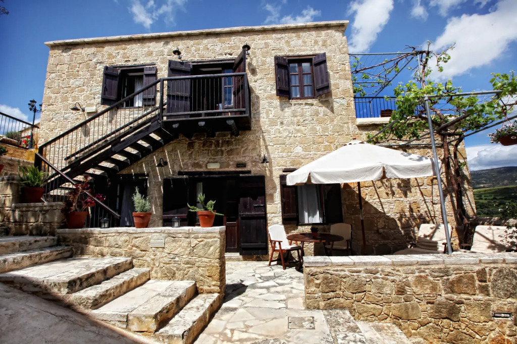 Leonidas Village Houses
