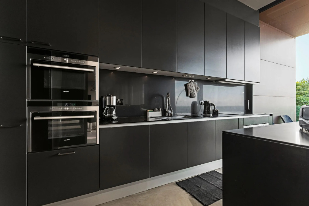 Elevator, heated pool, A/C, state of the art holiday property | SkyLounge