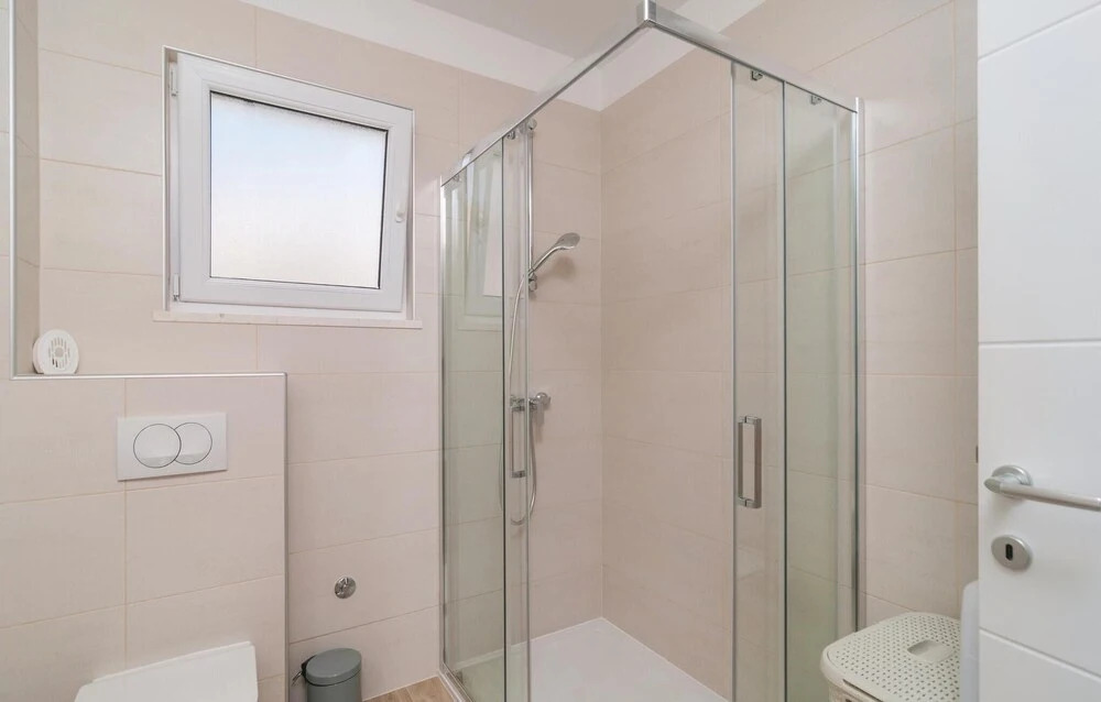 Nice Apartment in Podstrana With 1 Bedrooms and Wifi