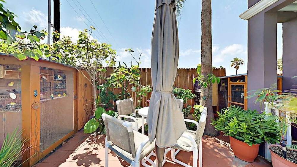 105 E Corral St Condo Unit D - 2 Br condo by RedAwning