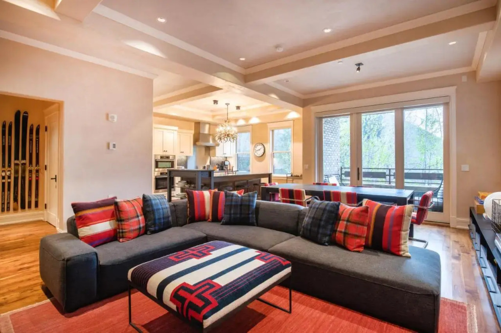 Auberge Residences At Element
