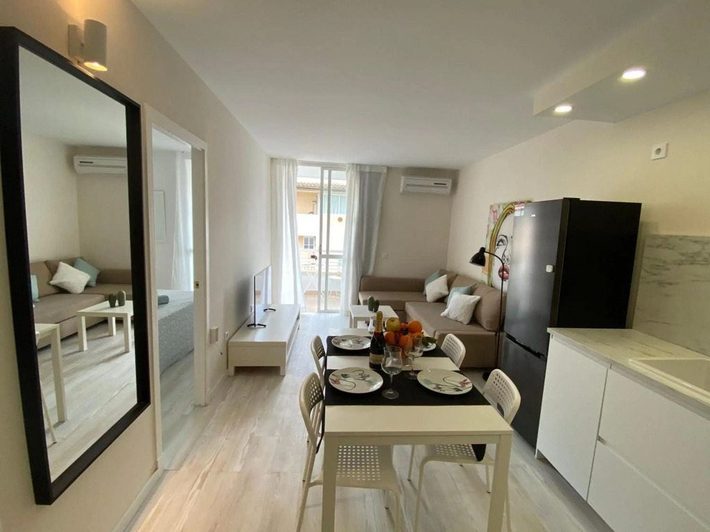 Bellamar 23. Apartamento con piscina