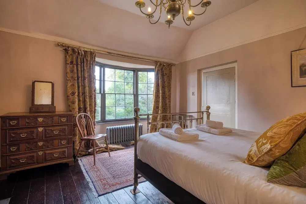 Stunning 4BD Home in Worcestershire