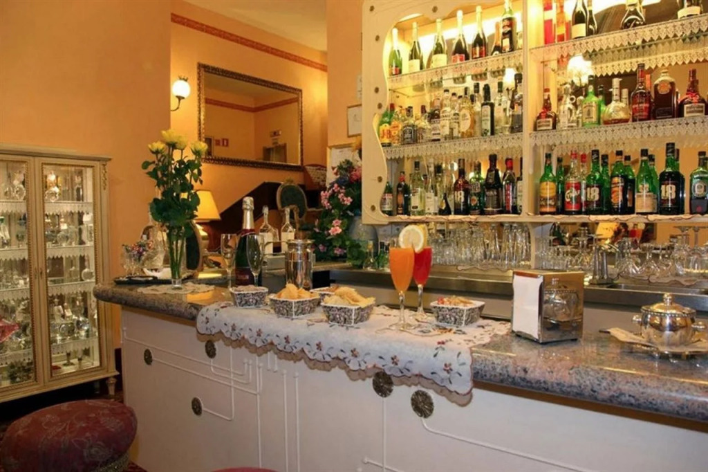 Mokinba Hotels King