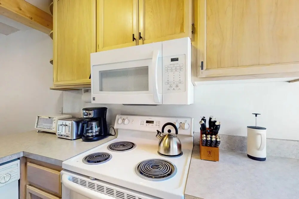 1BR Townhome w/ Spa Access Near Trails