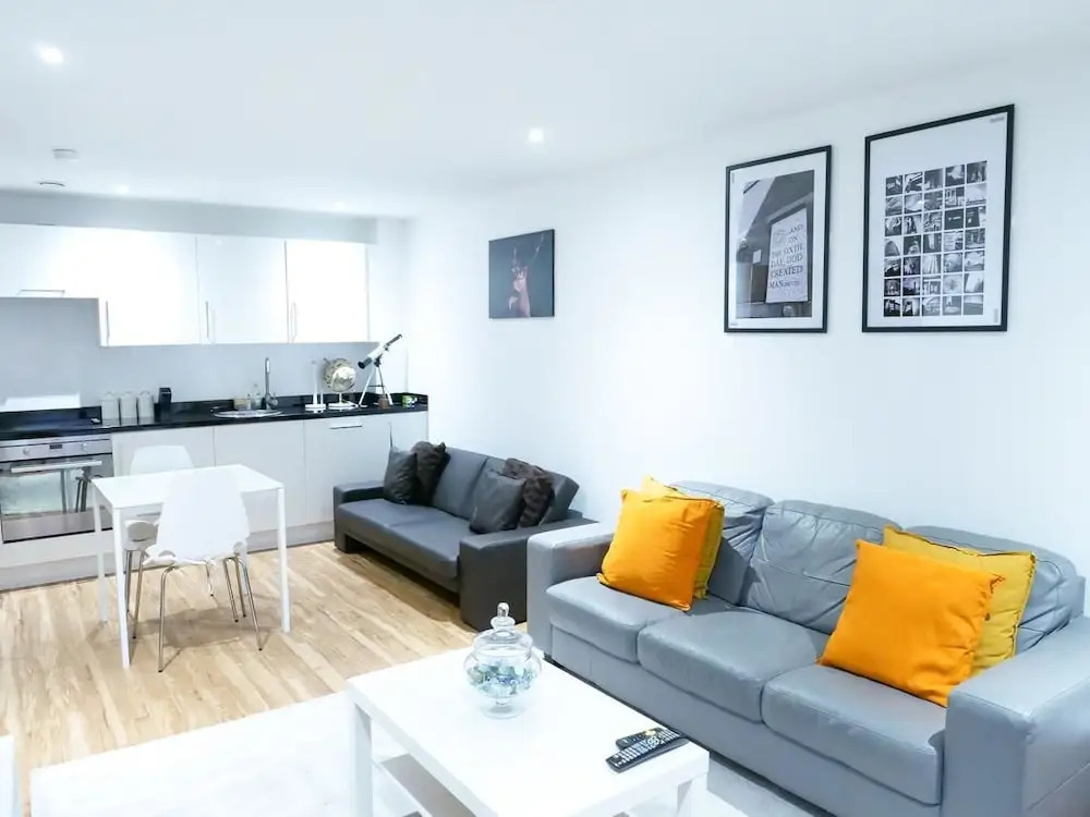 Bright 2BR Apartments Quays