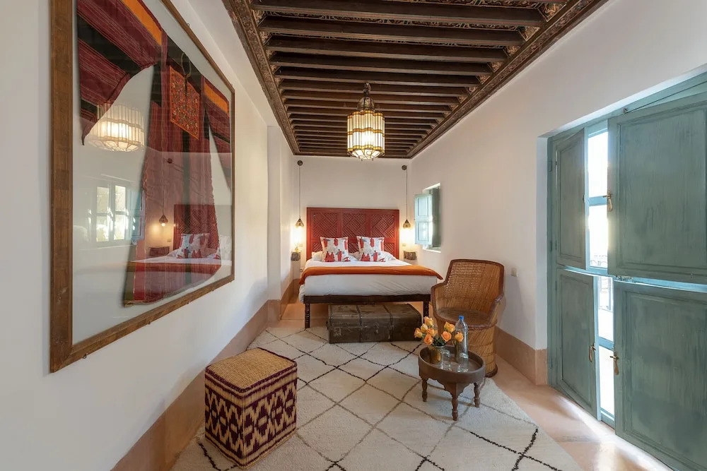 Riad Le J