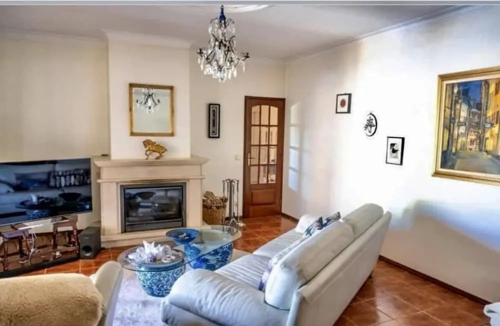 Farmhouse Sleeps 8 With Pool & Horses