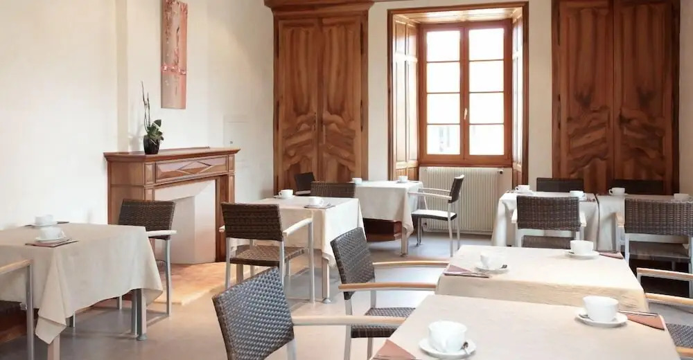 Hôtel & Restaurant - Le Manoir des Cèdres - piscine extérieure et climatisation