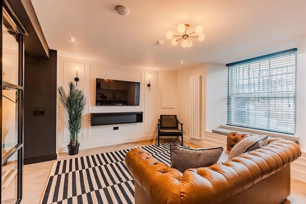 Luxury Georgian Aparthotel by Hauss Ayr - 5mins to Beach, Town Centre