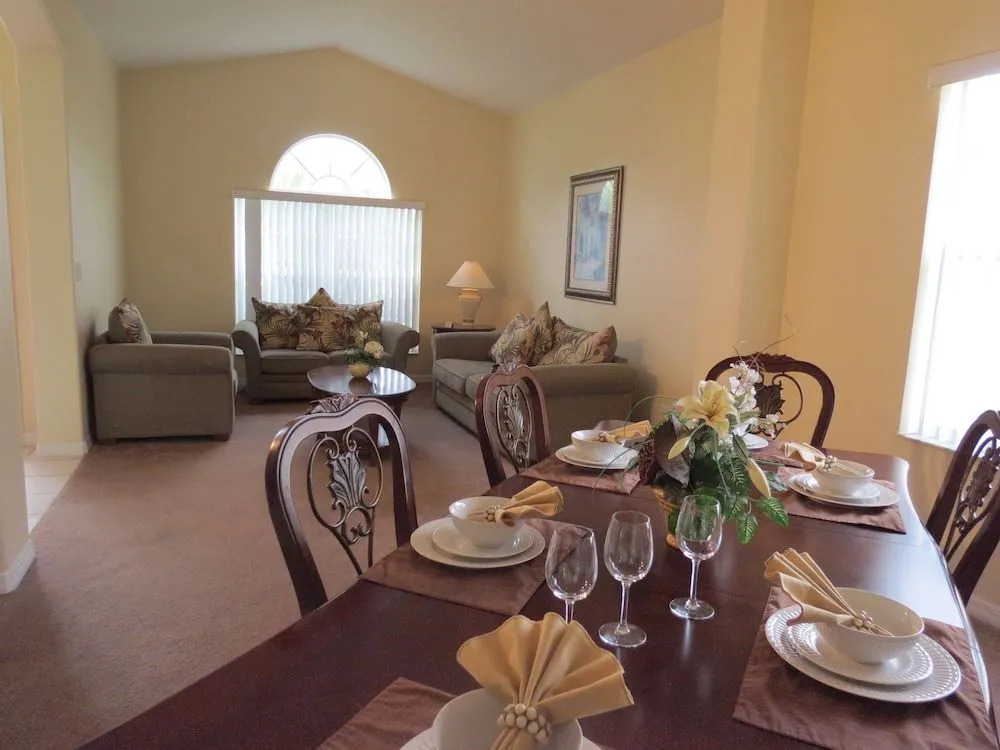 Kissimmee Maingate Pool Homes by SOVH