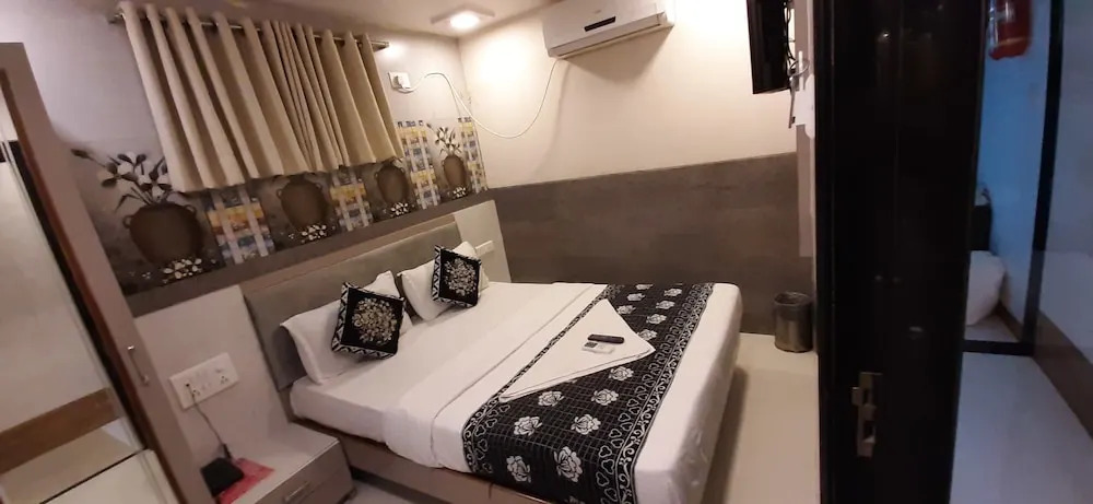 OYO 6428 K F Residency