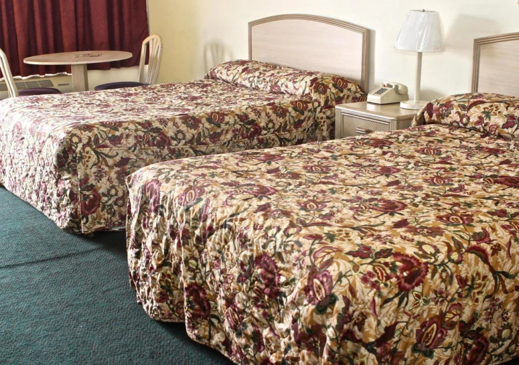 Family Inns of America - Mobile
