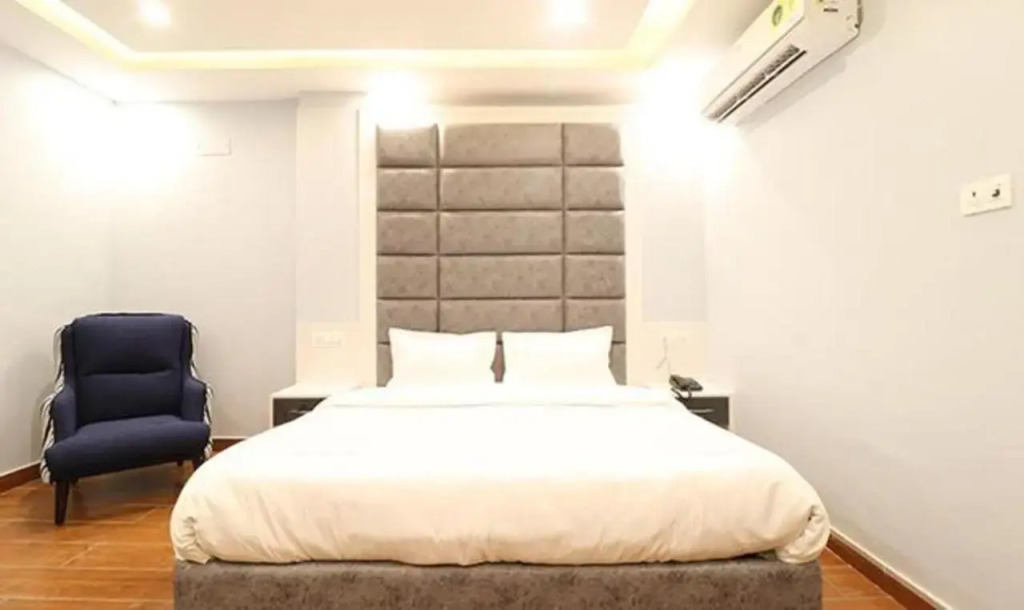 FabHotel Prime AV Royale