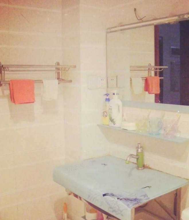 Simple Capsule Apartment