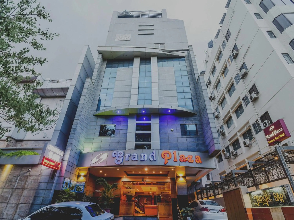 Super OYO Capital O 37664 Hotel Grand Plaza