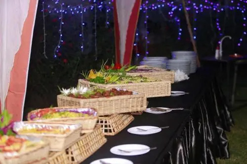 Thilini Holiday Inn