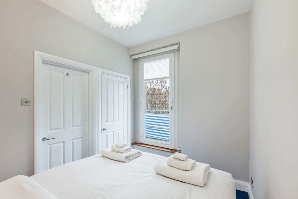 Modern 2 bed Flat, West Kensington, Sleeps 4