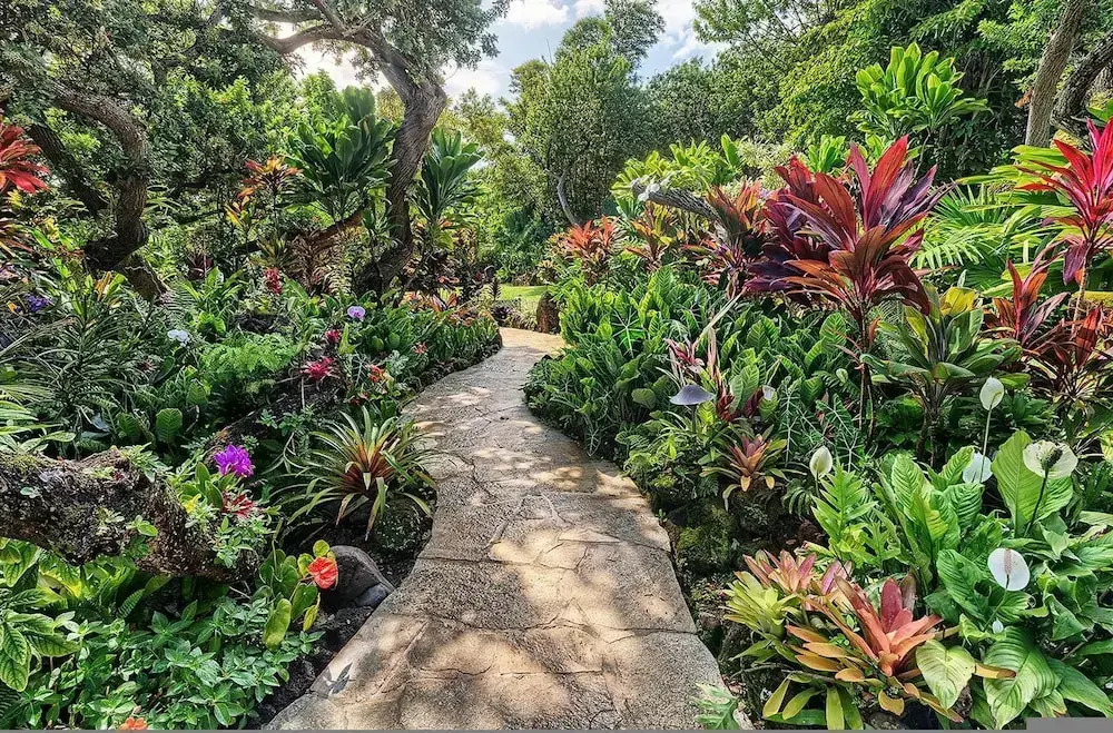 Sea Song in Kilauea With 4 Bedrooms and 4 Bathrooms