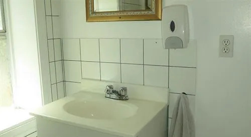 C&N Backpackers Hostel Vancouver