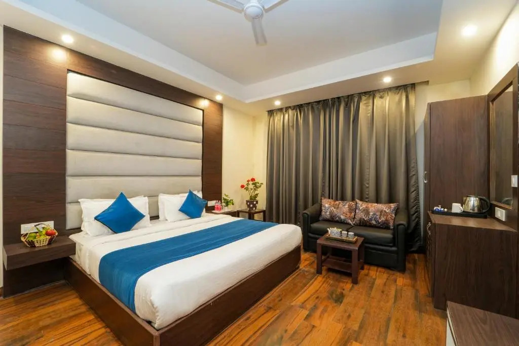 Hotel Glenroy By DLS Hotels