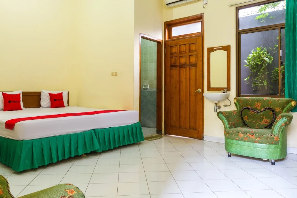 Reddoorz Near Grage City Mall 2