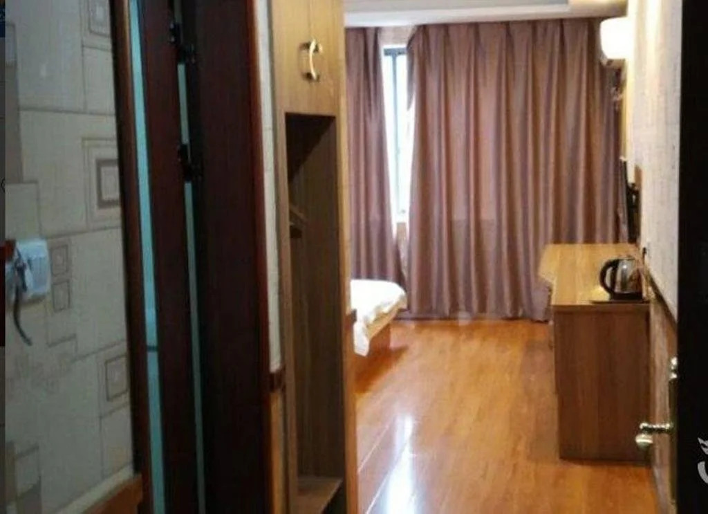 Dongda Street Hotel