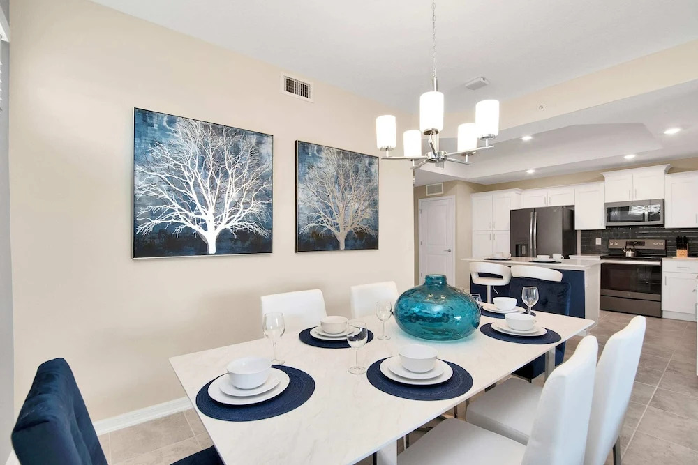 Posh and Spacious 3BD Condo With Patio, Pond View and Close to Disney! #3sl108