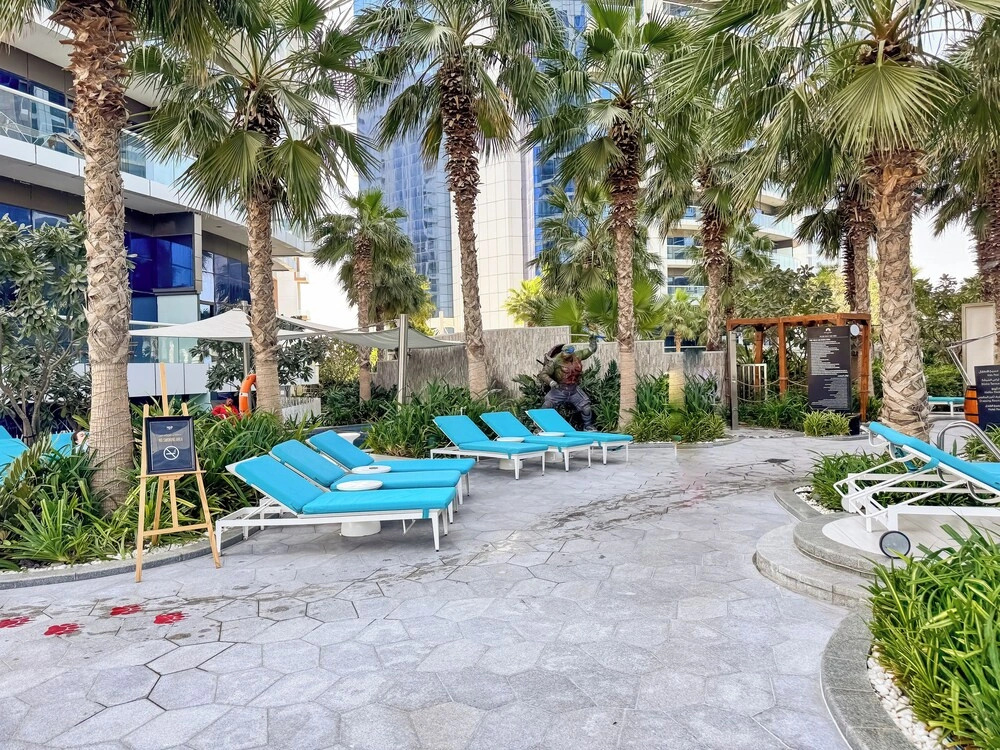 PVH - Paramount - Upscale 2BR