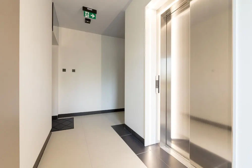 Warsaw Airport Shiny Apartment