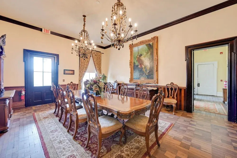 Walk to Golf Course: Spacious Rough River Retreat!