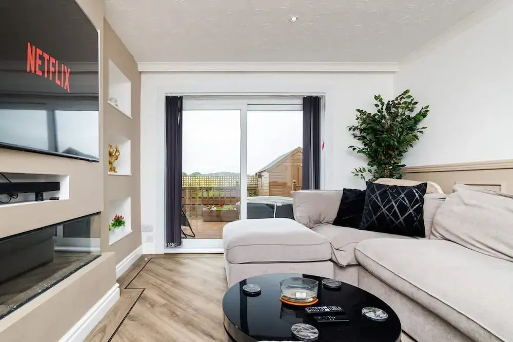 2 Bedroom House-free Parking