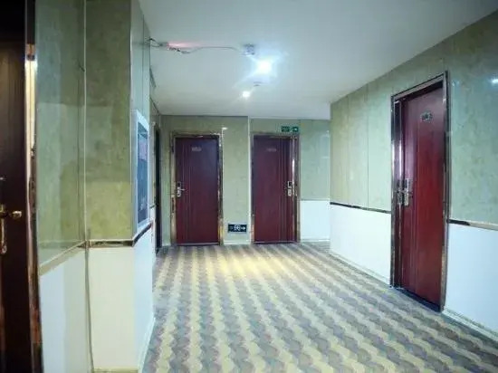 Linquan Qianxi Business Hotel