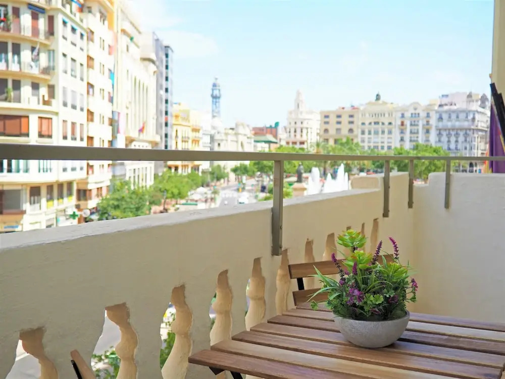 PLAZA VIEW